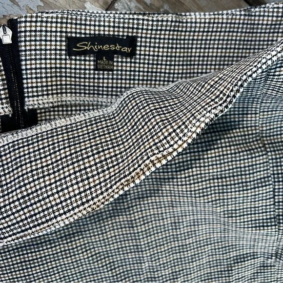 Shinestar mini skirt size large with zipper enclosure - Picture 5 of 6